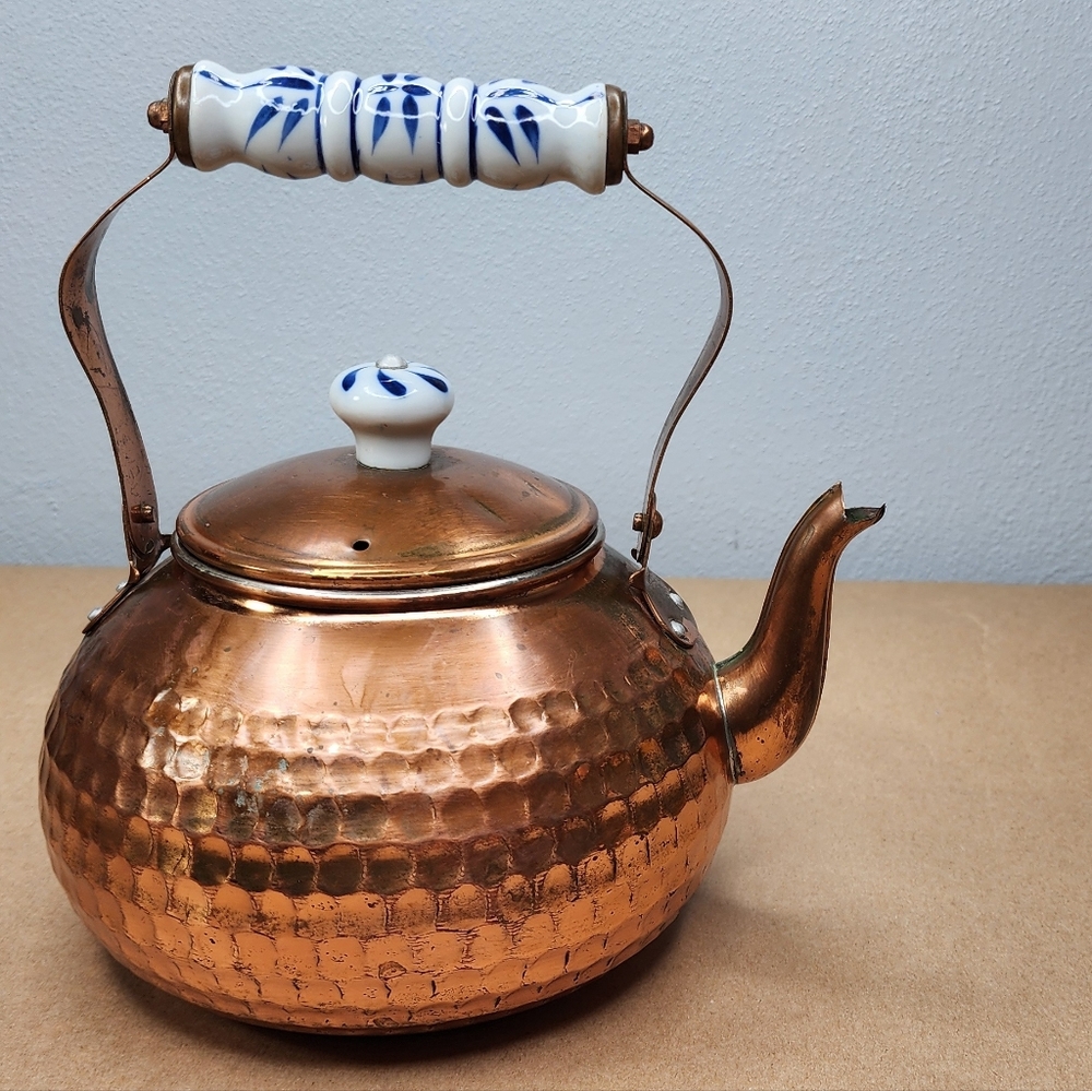 Hammered copper kettle with porcelain handle